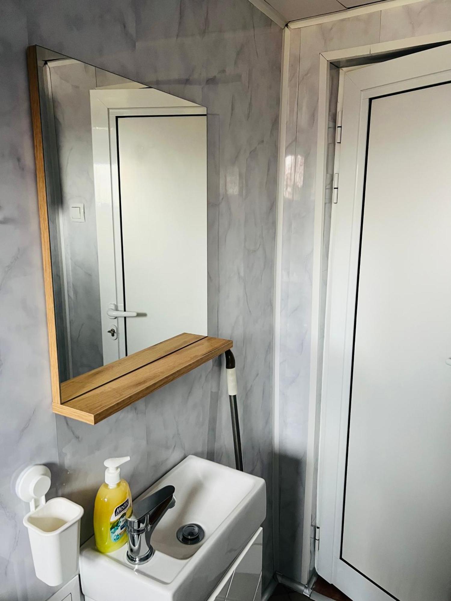 Lovely 1-bedroom In The Center Of Apartment *