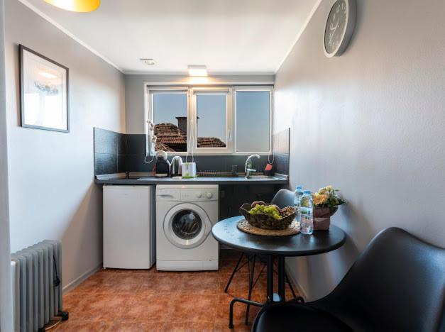 Lovely 1-bedroom In The Center Of *